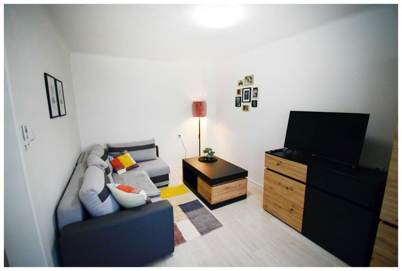 Color24 Centrum Nisko Apartment Екстериор снимка
